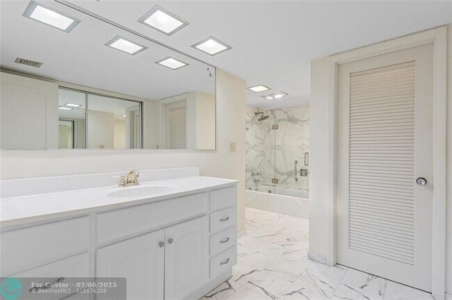 Building Photo - 3850 Galt Ocean Dr