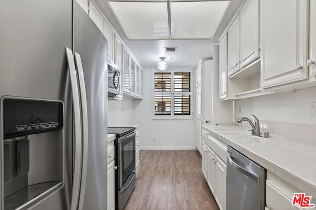 Building Photo - 2131 Century Park Ln