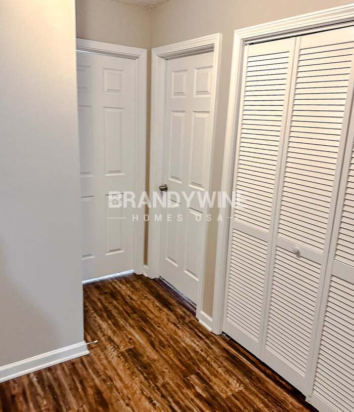 Building Photo - 6202 Hickory Ln Cir