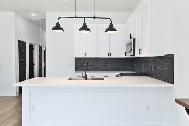 Building Photo - 8133 Cabot St