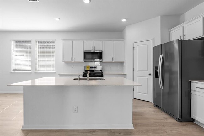 Building Photo - 305 Brooks Ranch Dr
