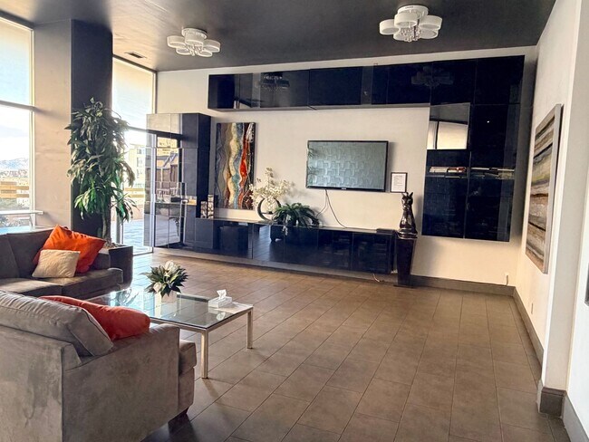 Building Photo - Reno Highrise Condo - Mountain & City Views