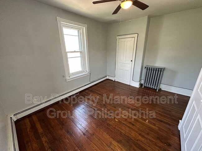 Building Photo - 435 E Walnut Ln
