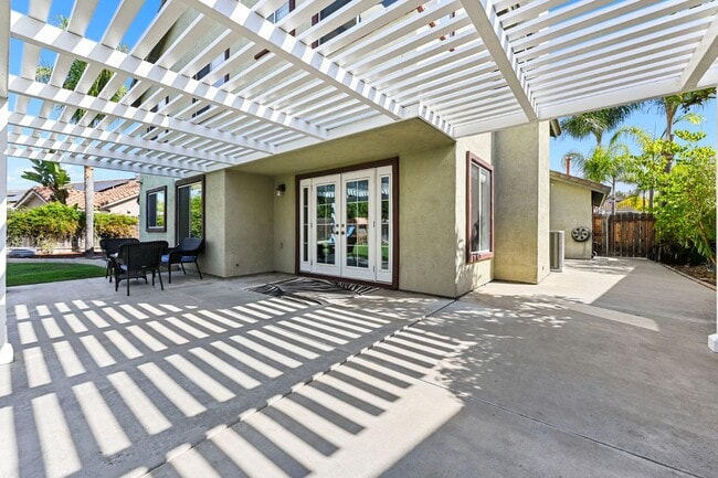 Building Photo - 509 Pacesetter St