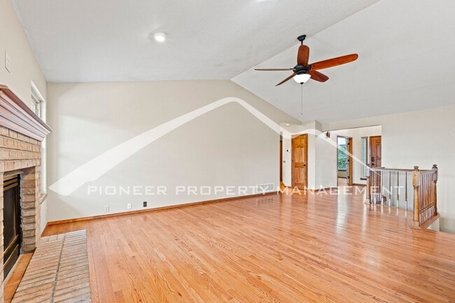Building Photo - 5 bed/3 bath Main-Level Living with Design...
