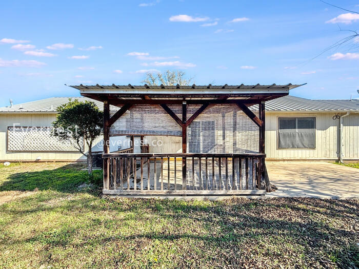 Building Photo - 208 Panther Path