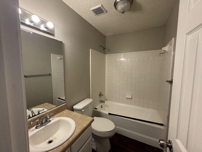 Building Photo - 2365 Parrot Ln