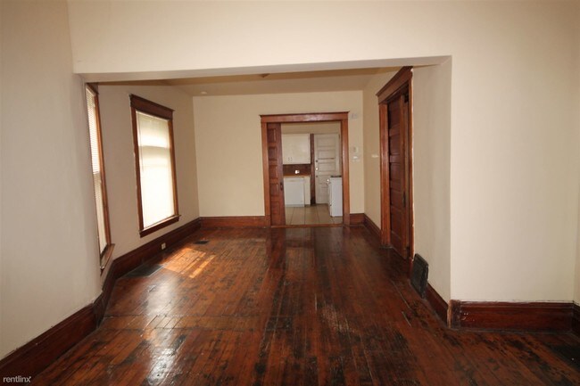 Building Photo - 5 br, 2 bath House - 615 Village St