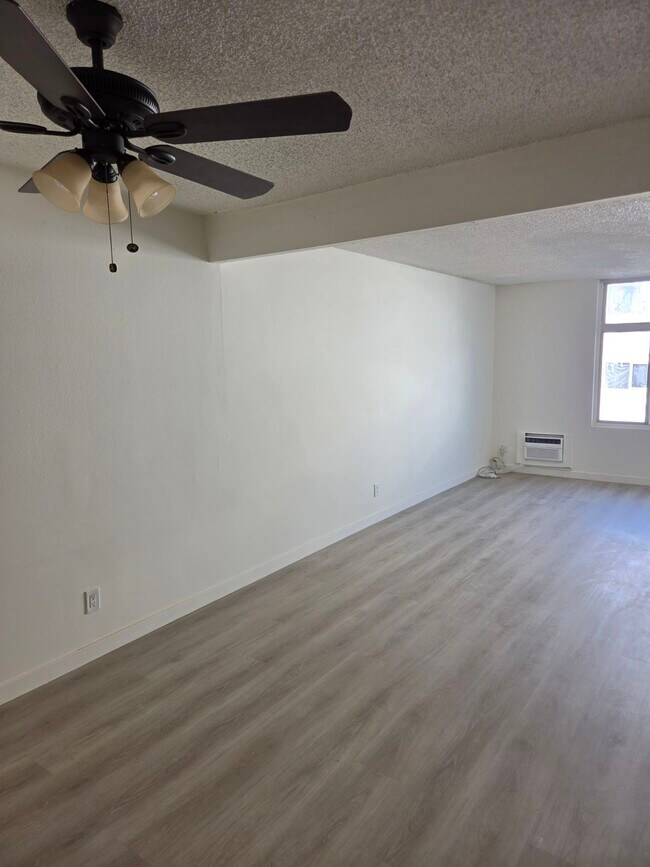 Building Photo - 18620 Hatteras St