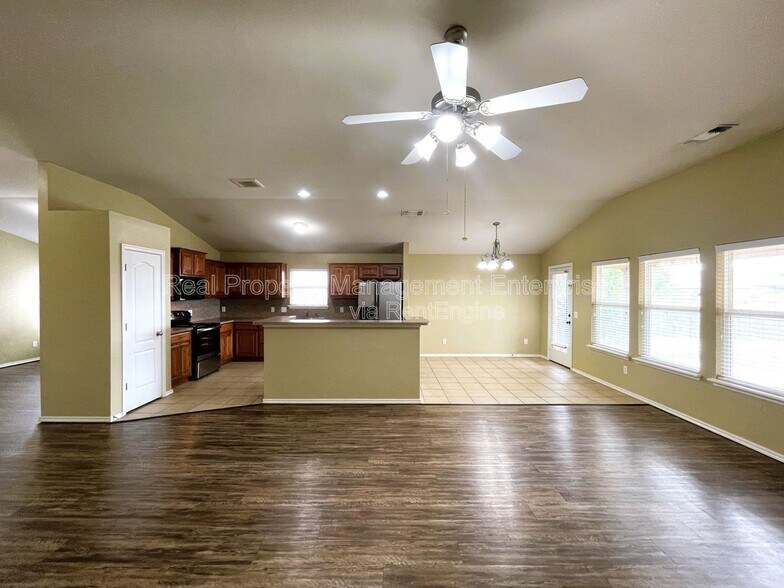 Building Photo - 18212 Viento Dr