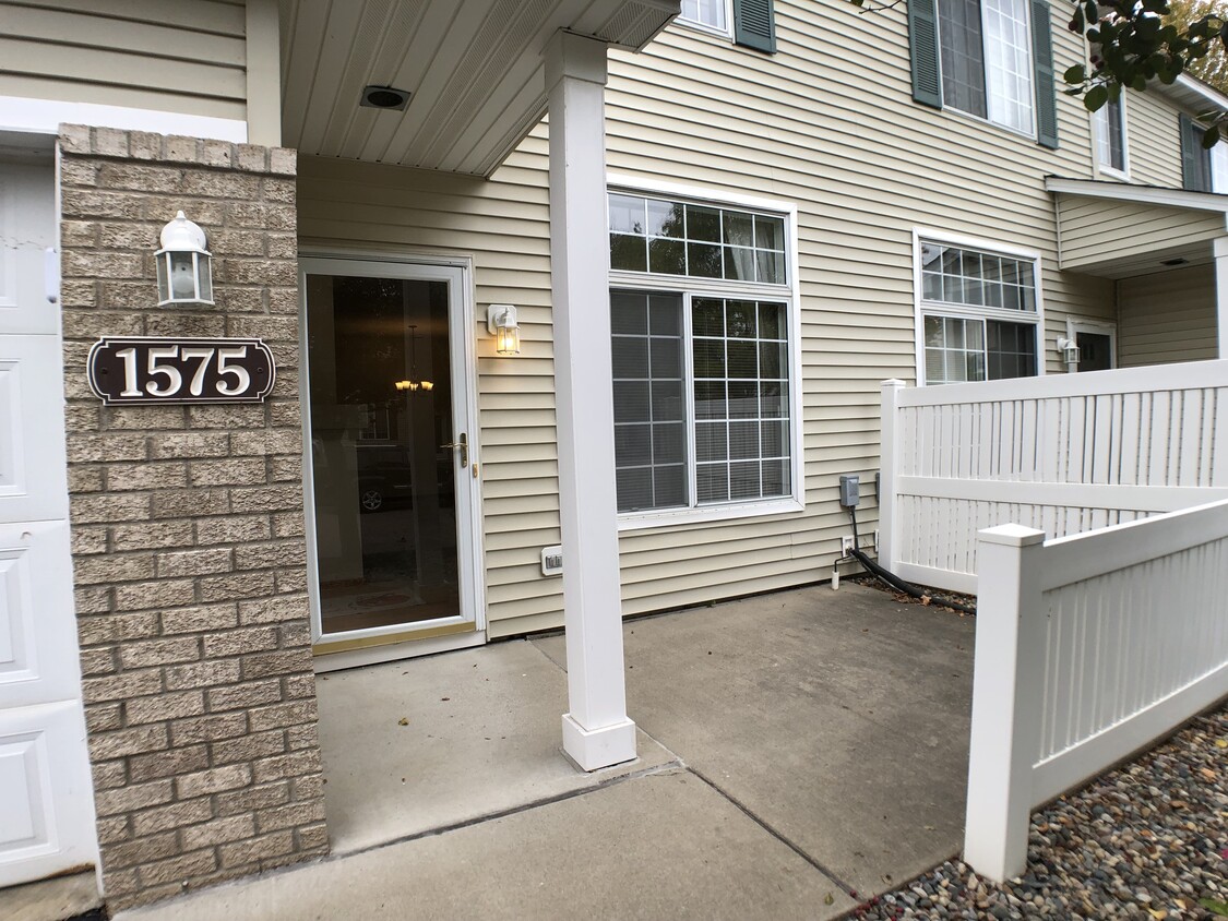 Building Photo - 1575 Hummingbird St