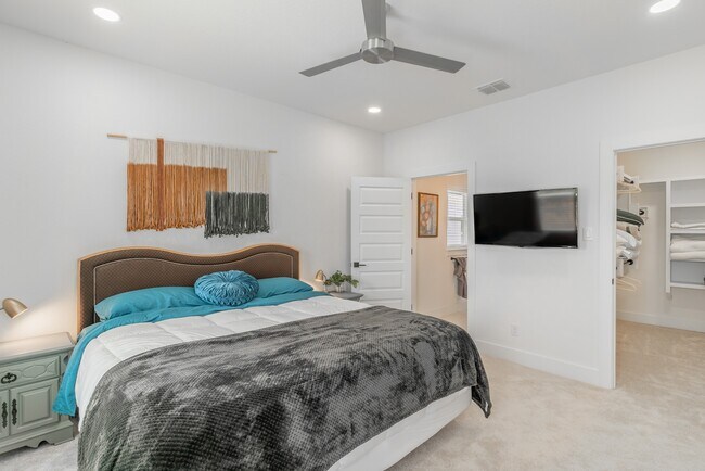 Building Photo - 719 Eleanor Ave