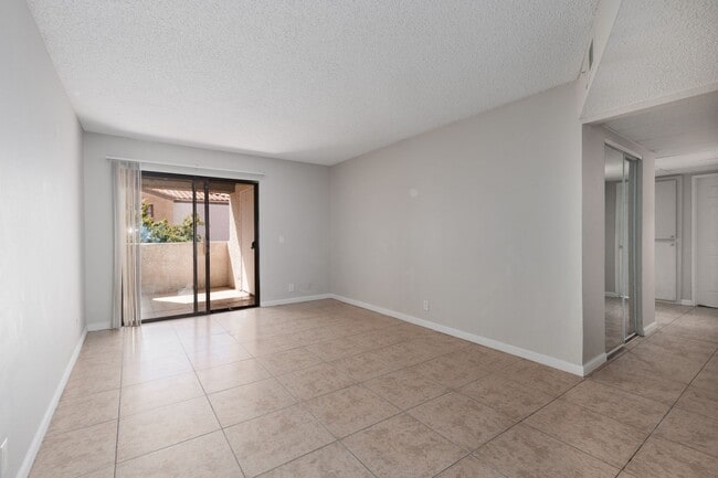 Building Photo - Recently renovated 3 br unit on 2nd floor of gated Desert Shores community