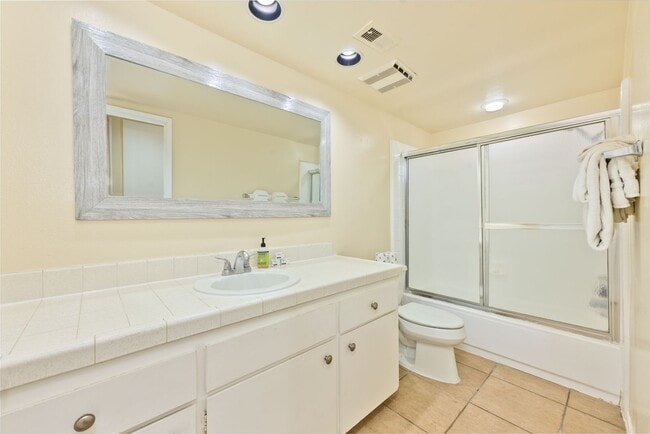 Building Photo - 9-MONTH FURNISHED WINTER RENTAL MID SEPT 2026 THROUGH MID JUNE 2027 **3-car parking**