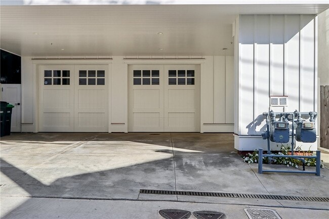 Building Photo - 617 Narcissus Ave