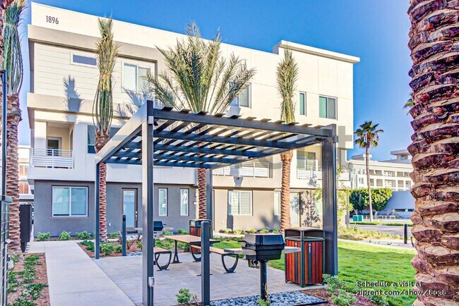 Building Photo - 1896 S Westside Dr