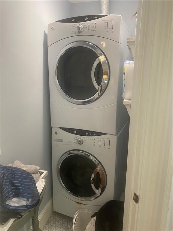 Building Photo - 27 Mann Ave