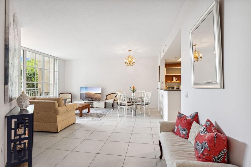 Building Photo - 410 Evernia St