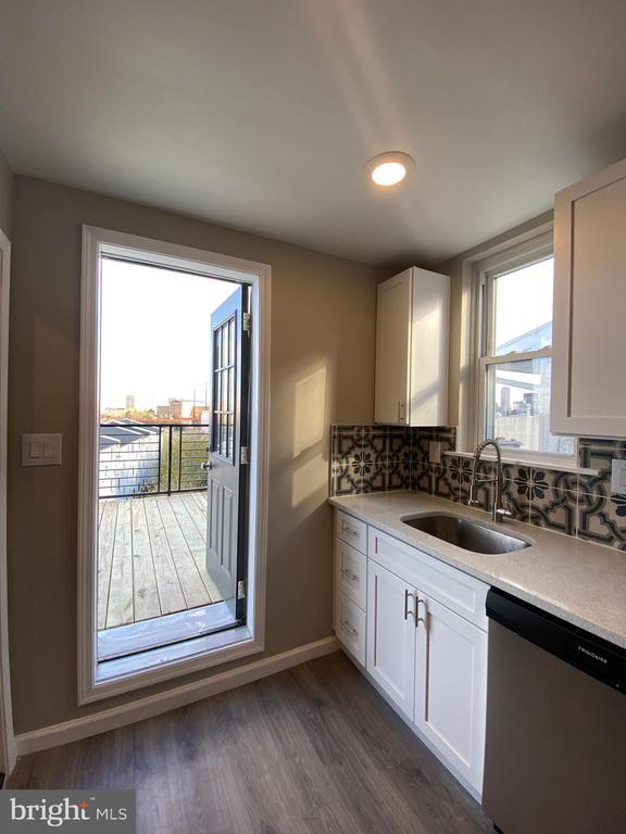 Building Photo - 655 N 33rd St