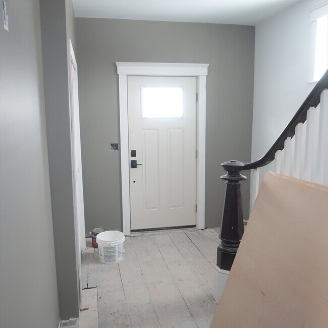 Building Photo - 32 Newhall St