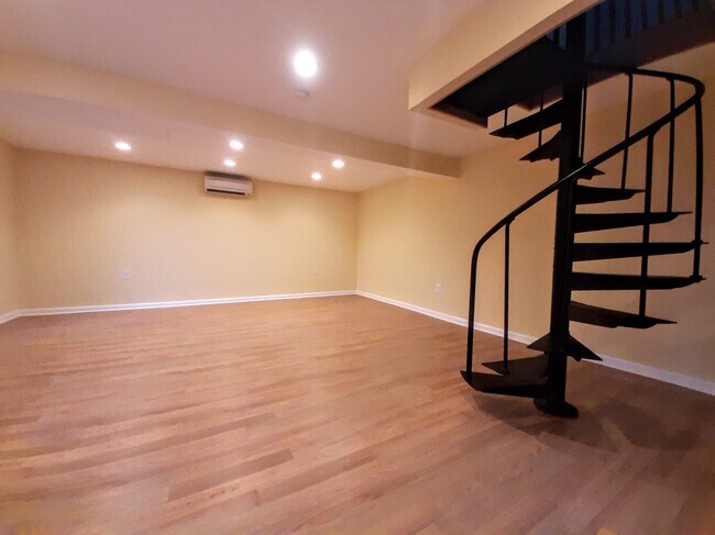 Living room - 3707 Lawrence Ave