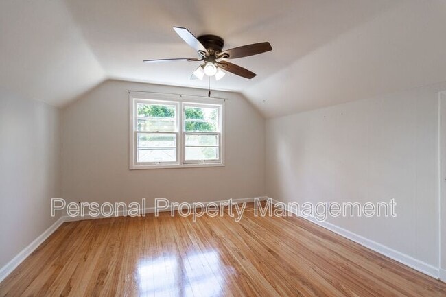 Building Photo - 4313 NE Valley View Ln