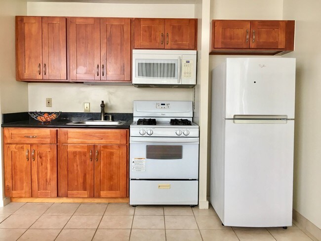 Building Photo - **VIEW FULL AD FOR DETAILS** $995 1ST MONTH RENT SPECIAL | REMODELED! CENTRALIZED LOCATION! GREAT...