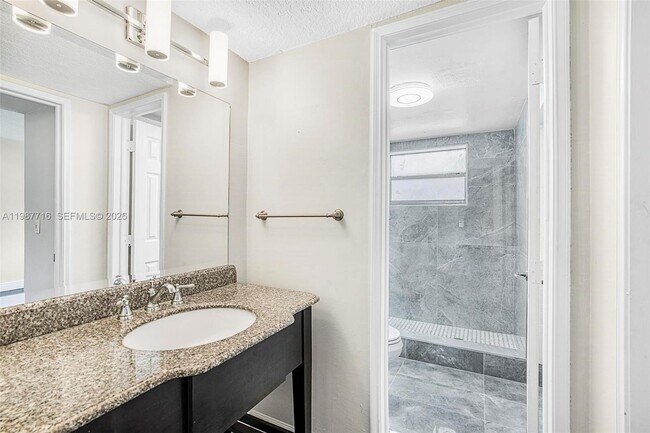 Building Photo - 9450 Live Oak Pl