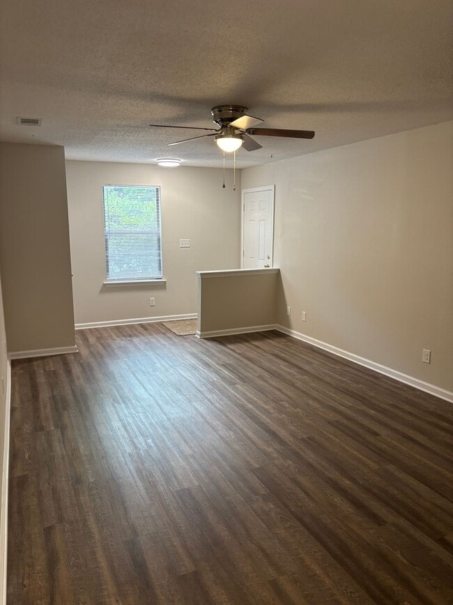 Building Photo - 408 Deborah Ln
