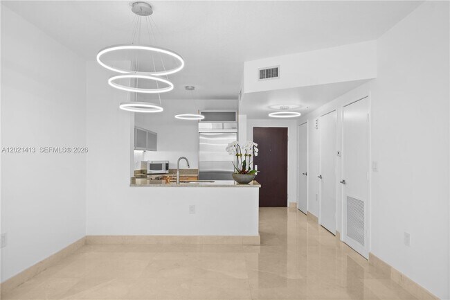 Building Photo - 16275 Collins Ave