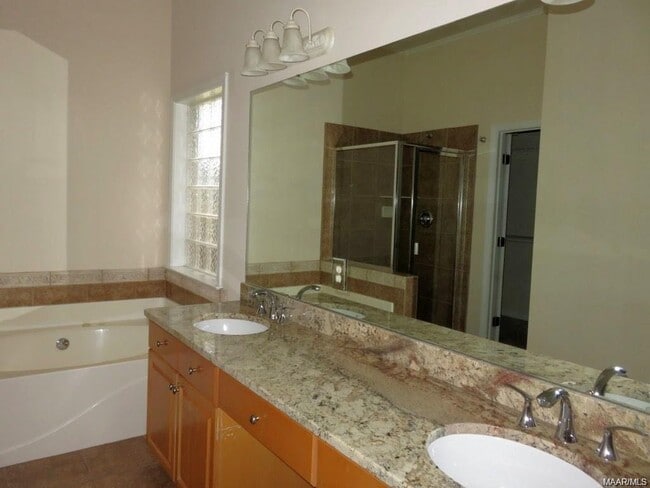 Building Photo - 1924 Dundee Dr