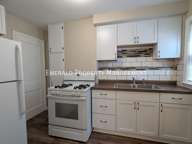Building Photo - 2215 Hecker Ave