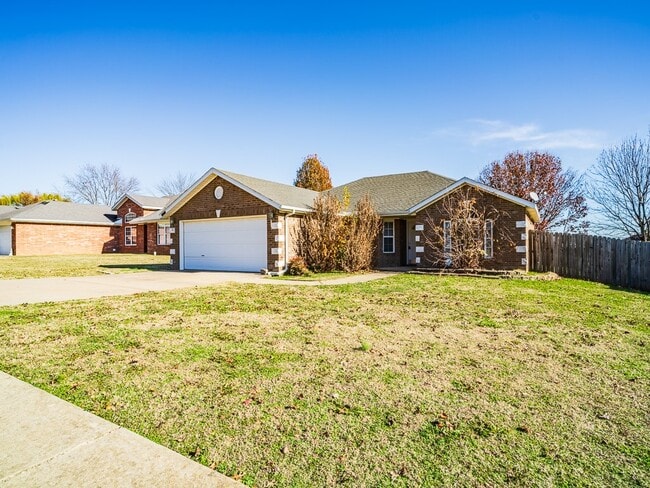 Building Photo - 440 Spicewood Trail