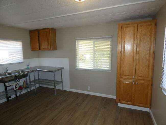 Building Photo - 2858 W Carnauba St