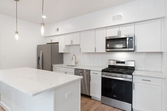 Building Photo - 145 S 12th St