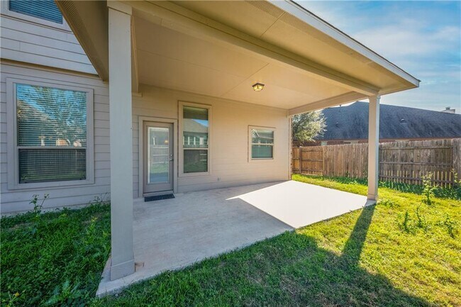 Building Photo - 2005 Santa barbara Ct