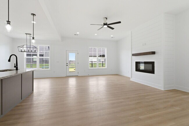 Building Photo - 406 Cheyenne Ct