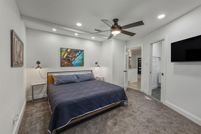 Building Photo - 2107 Lewood Cir