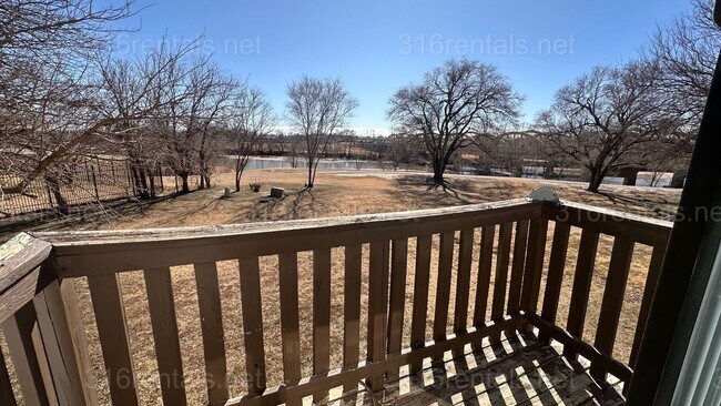 Building Photo - $750 - 2 bed 1 bath - Second floor Apartment