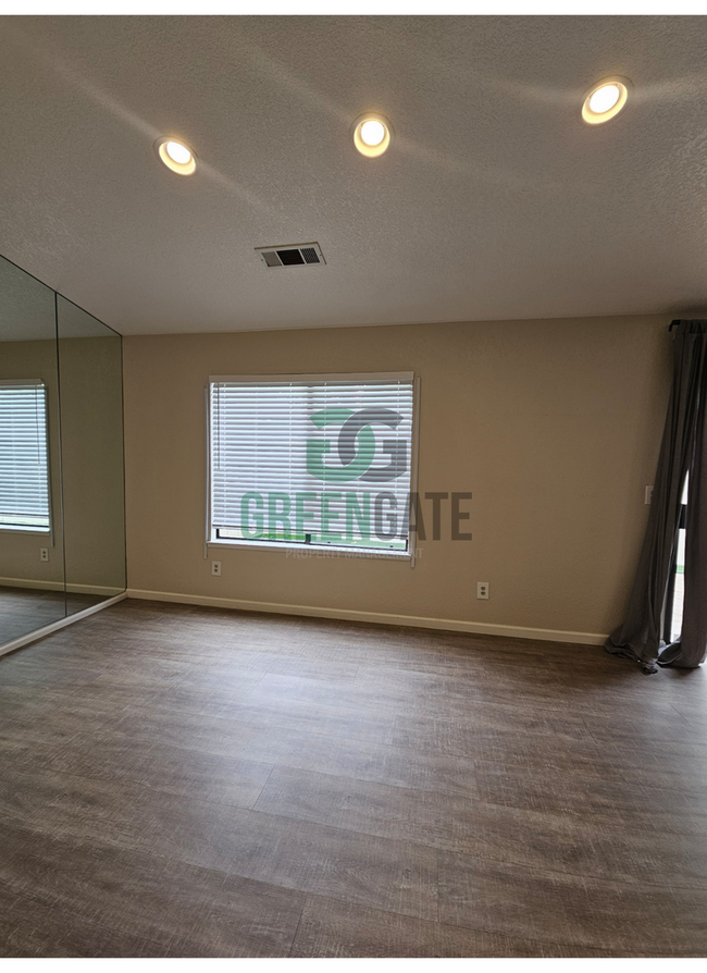 Building Photo - 1108 Cedar Creek Dr