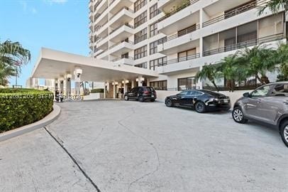 Building Photo - 2500 Parkview Dr