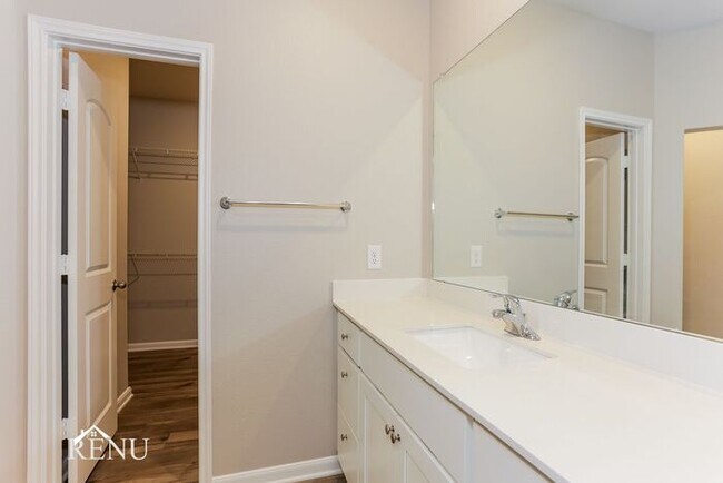 Building Photo - 2026 Delta Downs Dr