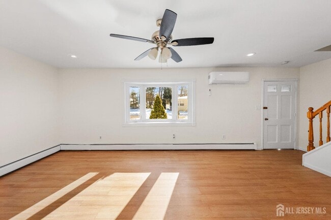 Building Photo - 691 Cook Ave