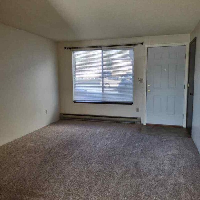 Building Photo - 303 NW Tumlin Ave