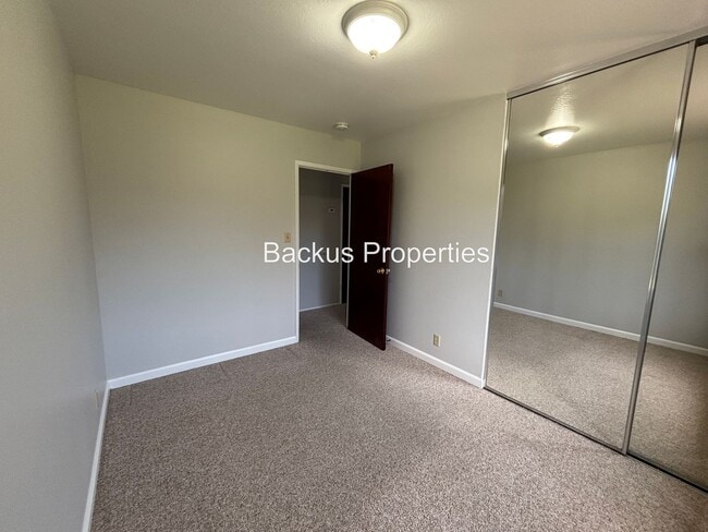 Building Photo - Three bedroom North Salinas Home on Linwoo...