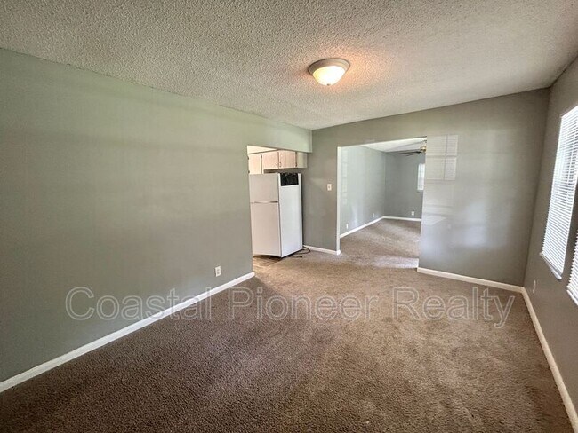 Building Photo - 2507 Lenna Ave