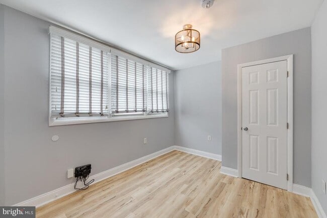 Building Photo - 1333 Adams St NE