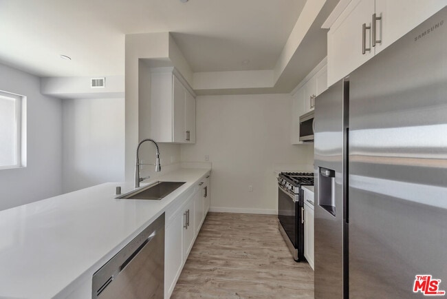 Building Photo - 5506 Thornburn St