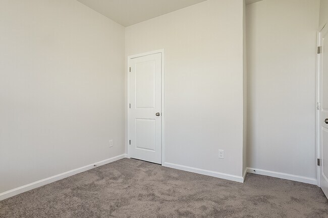 Building Photo - 6244 Whirlaway Rd