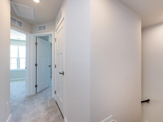 Building Photo - 431 Moondance Dr